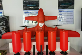 垂直起降固定翼無人機+AED，實現地面與空中融為一體的立體急救通道，提升救援效率